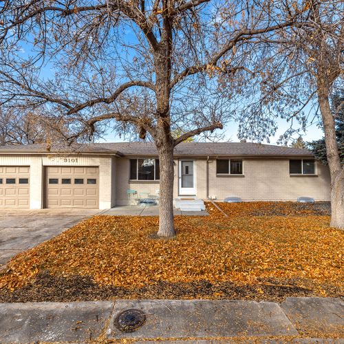 Nestled minutes away from denver's major highways, with easy access to downtown denver, boulder, golden, and the breathtaking foothills. Copy & paste this link to view the 3d tour – t. Ly/5dp8l