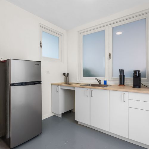 Morning essentials at your fingertips: a compact, convenient kitchenette for a quick start to your day in the city.