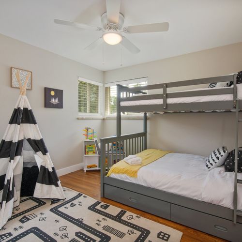 Keep the kids entertained in the themed bunk room, complete with a twin over queen bunk bed, teepee, and plenty of books and toys.