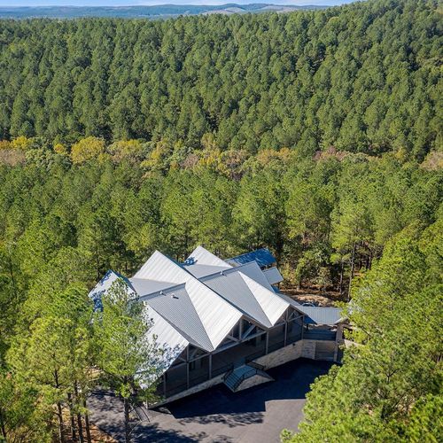 Grand lodge on 9 private acres!