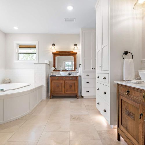 Master Bath  Ensuite Bathroom w/Luxe Soaking Bath