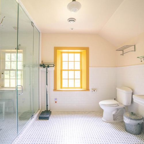 Full bathroom on the second floor