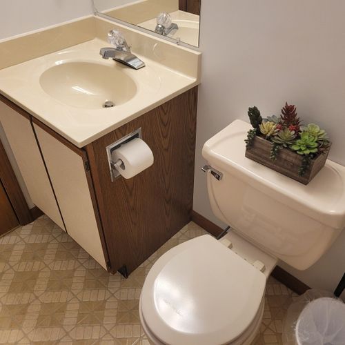 Bathroom #2:  common full bathroom with a combination tub and shower.
