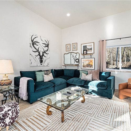 This bright and spacious living room is perfect for large groups looking for a central gathering place to play games, chat, watch tv, and enjoy each other’s company.