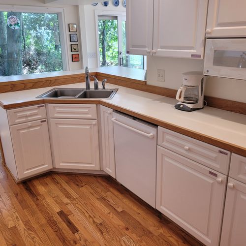 Kitchen:  the home has a full kitchen with all appliances including a dishwasher.