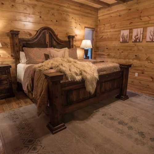On the ground floor you will find the Master suite. Equipped with a King bed.