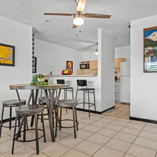 Enjoy your meals or a quick snack at our contemporary dining bar, a perfect blend of style and functionality.