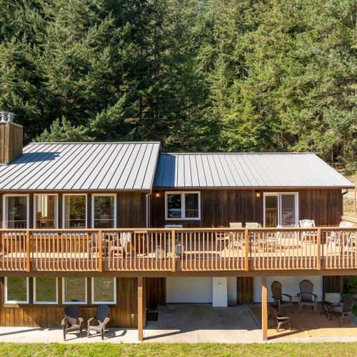 Both the entrance and lower patio lead either inside to the game room or to outdoor games like Corn Hole and Bocci provided..