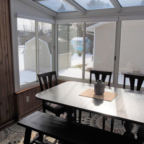 Dining area:  seating for 6 adults with great natural lighting!
