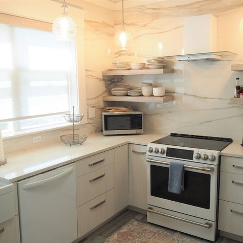 Kitchen:  beautiful kitchen with all appliances including a dishwasher and a cute little coffee bar.