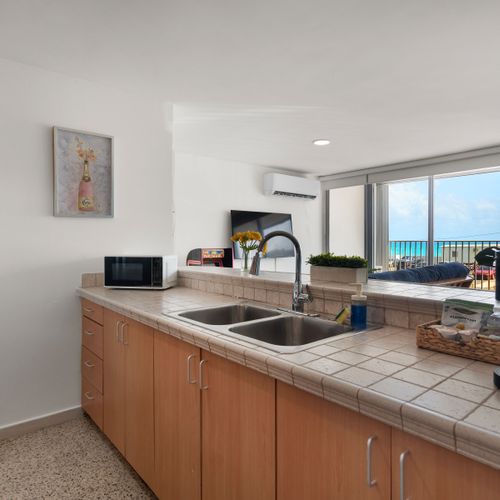 Convenient kitchenette with bar area. Ideal for quick bites, coffee, or your favorite drinks.