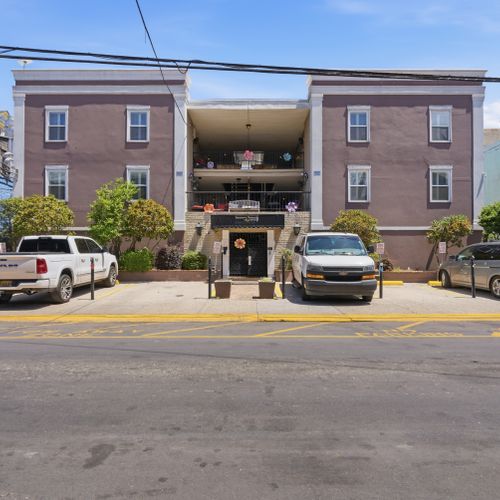 Street-level parking & easy access right outside the building.