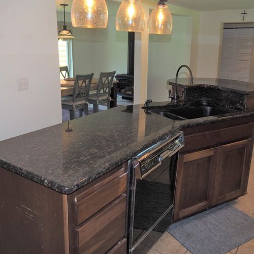 Kitchen:  large kitchen with all appliances including a microwave and dishwasher.