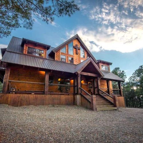Stairway to Heaven- Private mountain retreat that sleeps 20!