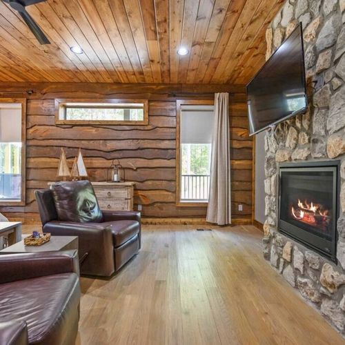 King Suite 1 features lounge chairs and a en suite fireplace!