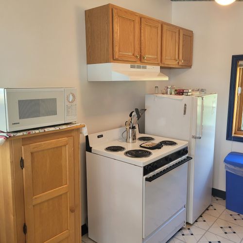 Kitchen:  the kitchen, which includes all appliances except for a dishwasher