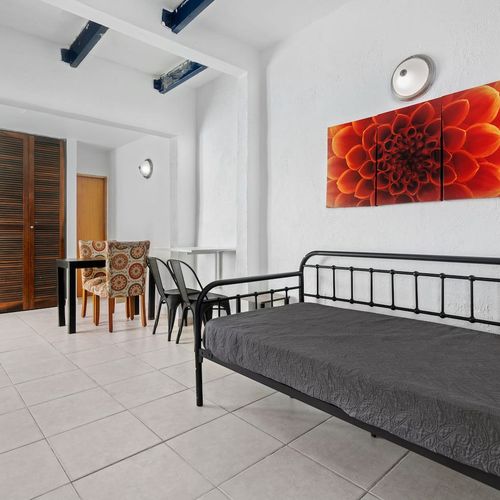 Enjoy the comfort of air conditioning in this modern and stylish studio after exploring the city. The cozy daybed is the perfect spot to relax after a long day of exploring.
