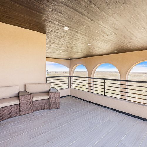 Upstairs balcony with panoramic views