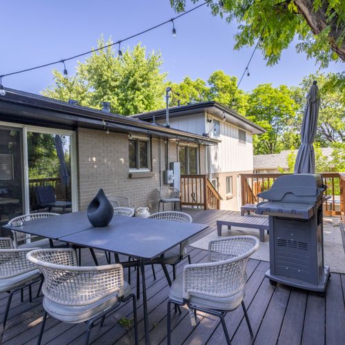 Dine outside with the breeze, the sky, and full comfort.