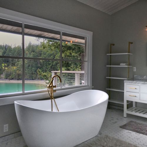 Master bathroom slipper tub