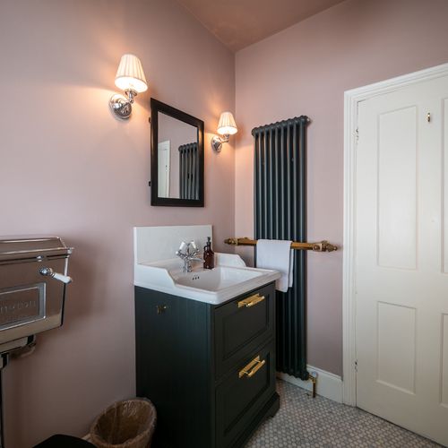 Main family bathroom