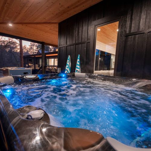 8-person hot tub!