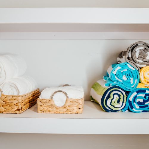 Discover the blend of functionality and elegance in our bathroom, where pristine white and lively colored towels await your convenience.