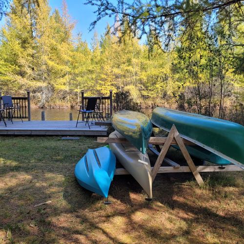 Overall:  the private deck on goose creek and the kayaks and canoes that are available for guests to use.