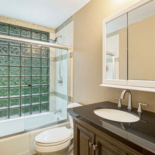 Relax after a day outdoors in this simple yet stylish bath with natural design cues.