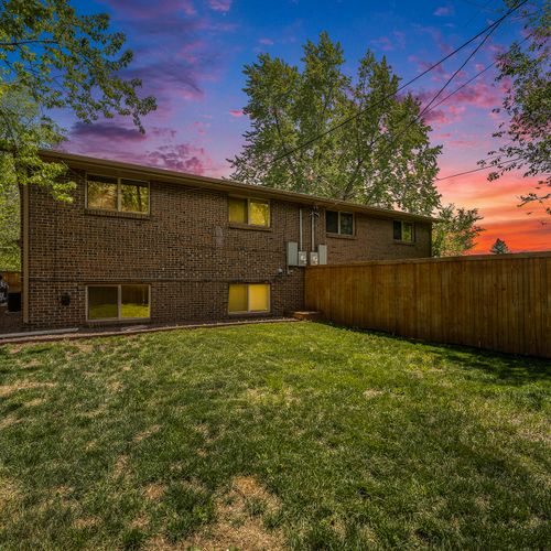 Nature meets neighborhood in this fenced-in retreat.