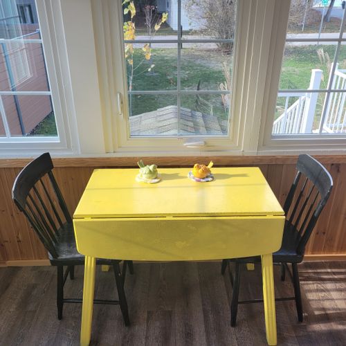 Back porch:  in addition to a fully-enclosed front porch, there is also a fully-enclosed back porch with a super cute little dining table.