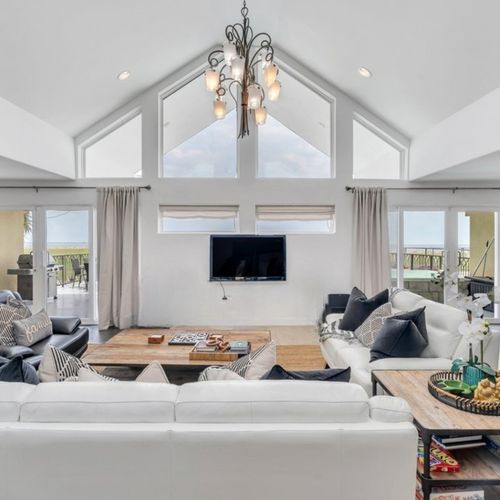 Spacious living room w/ two large sofas, a chaise, & dining for 10.