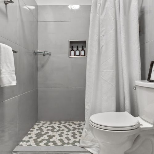 Sparkling clean: Modern bathroom with a refreshing shower.