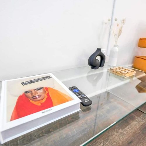 Curated modern decor that adds personality & a gallery-worthy touch to the space.
