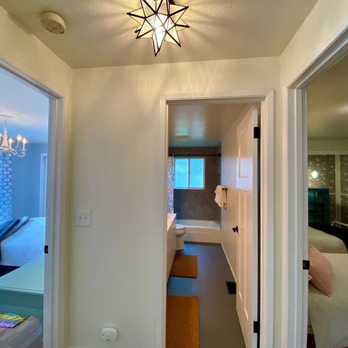 The main level shared bathroom.