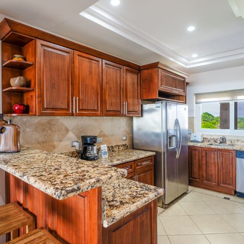 Full kitchen