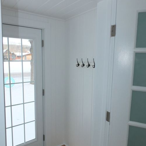 Front foyer:  the front foyer very conveniently has coat hooks on each wall.