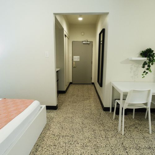 Step into a bright and inviting space with a thoughtful layout, ensuring comfort and ease of movement during your stay.