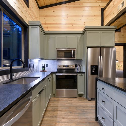 This fully equipped kitchen is perfect for all guests!