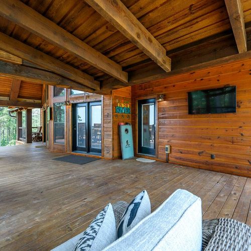 The outdoor patio comes with covered and uncovered areas.