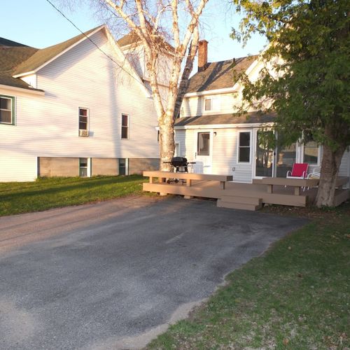 Back of the house (the driveway is long enough to fit 2 large vehicles or 4 small vehicles)