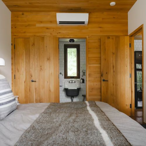 Access to ensuite bathroom from 2nd bedroom