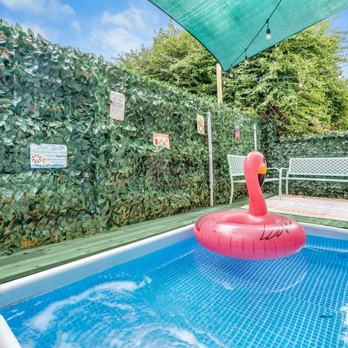 Relax and refresh in our private plunge pool, perfect for cooling off on sunny days. Unwind in the serene outdoor space, complete with a fun flamingo float!