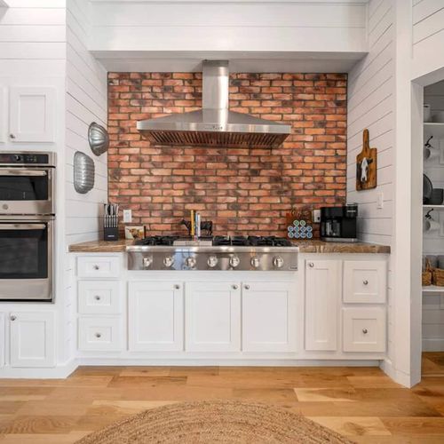 Modern airy vibes with a touch of rustic!