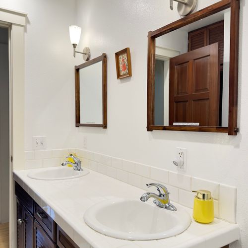 Freshen up with plush towels and thoughtful essentials provided—bath and hand towels, plus shampoo, conditioner, and body wash—so you can pack light and settle in comfortably.