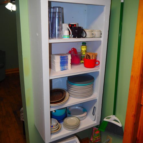 Kitchen:  full kitchen with a gas stovetop and oven, sink, cabins, refrigerator, microwave, keurig coffee maker, and a good supply of cooking and dining utensils.