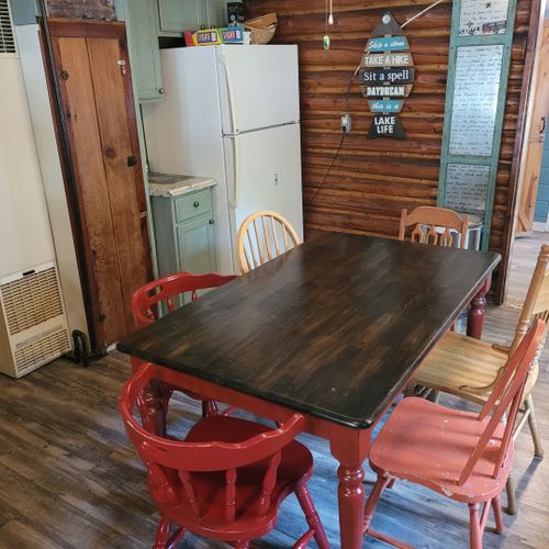 Dining area:  there is a cute dining table with seating for 6 adults in the middle of the kitchen.