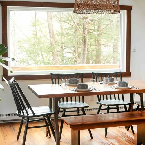 The extra large picture window opens the dining room up to the outdoors.