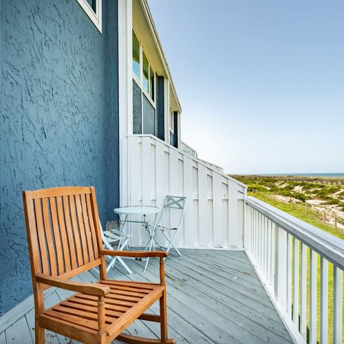 Rise and shine with a scenic sunrise 180-degree views overlooking the ocean from the 3rd-floor.