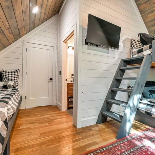 A second bunk room is on the top floor and has 2 full beds and 2 twin beds.